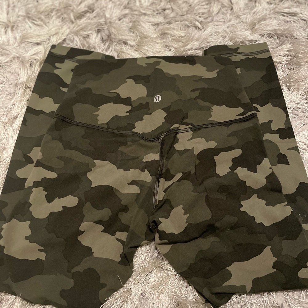 Lululemon cropped leggings size 4